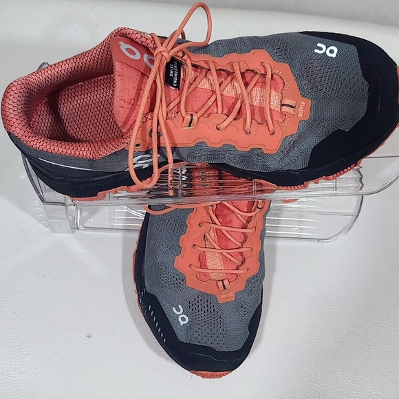 On Running Shoes - On Running Women's Athletic Shoes in Coral and Gray